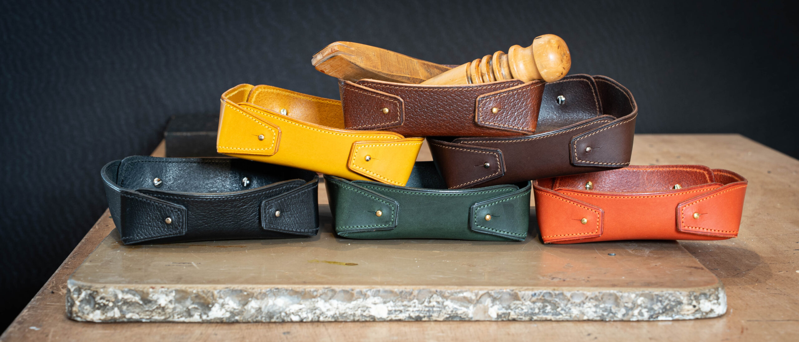 Vide-poches en cuir pleine fleur cousus main, plusieurs coloris disponibles - Sellerie Vallée